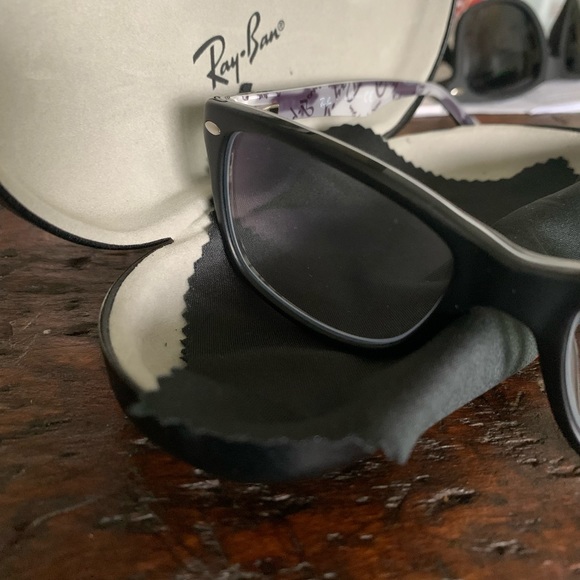 Brand new authentic Raybans - Picture 5 of 5